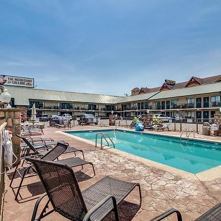 פיג'ן פורג' Mountain Breeze Motel מראה חיצוני תמונה