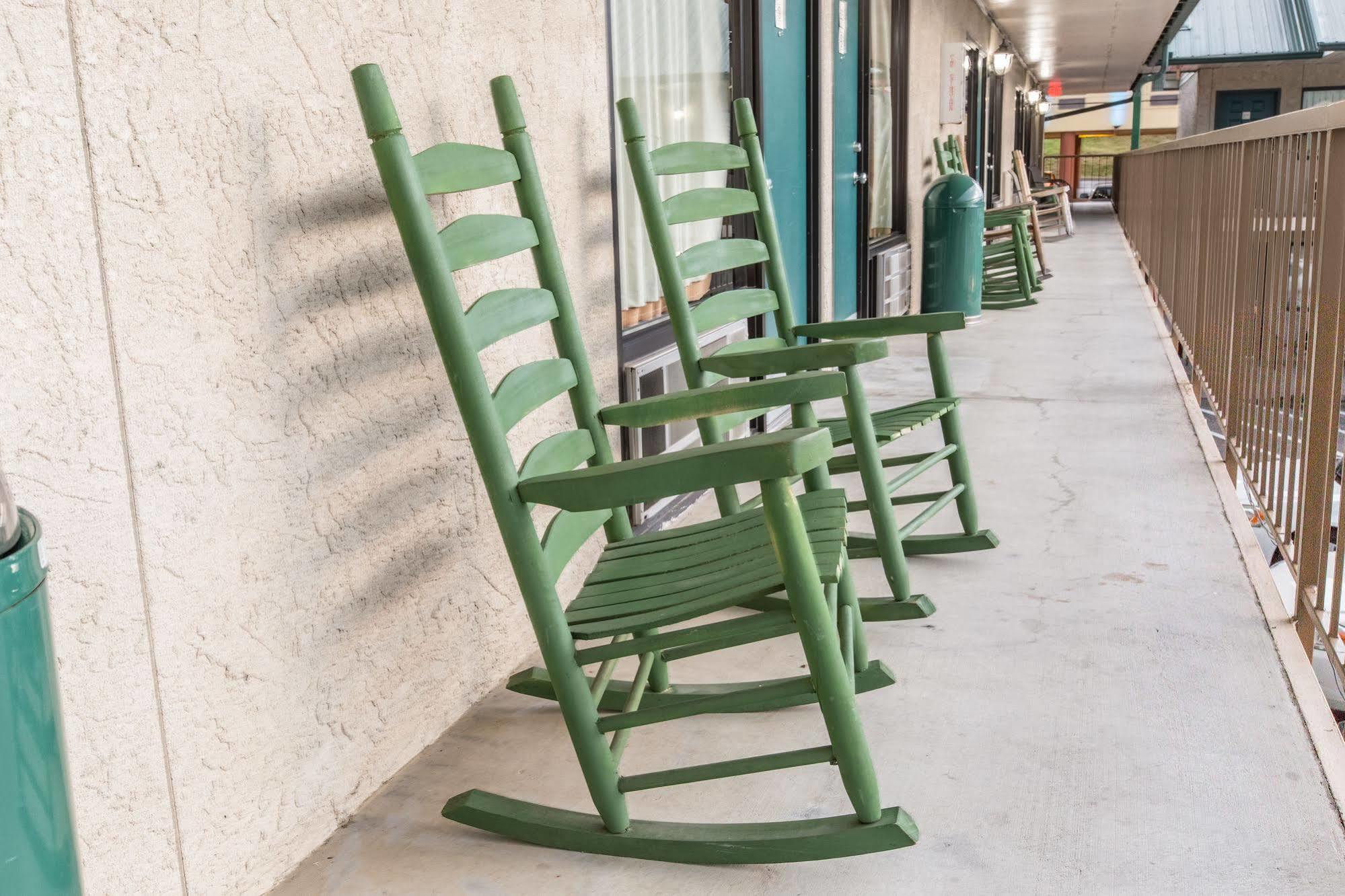 פיג'ן פורג' Mountain Breeze Motel מראה חיצוני תמונה