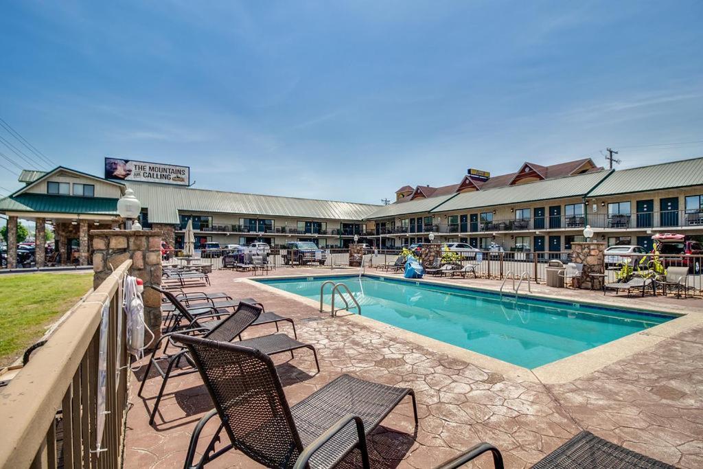 פיג'ן פורג' Mountain Breeze Motel מראה חיצוני תמונה